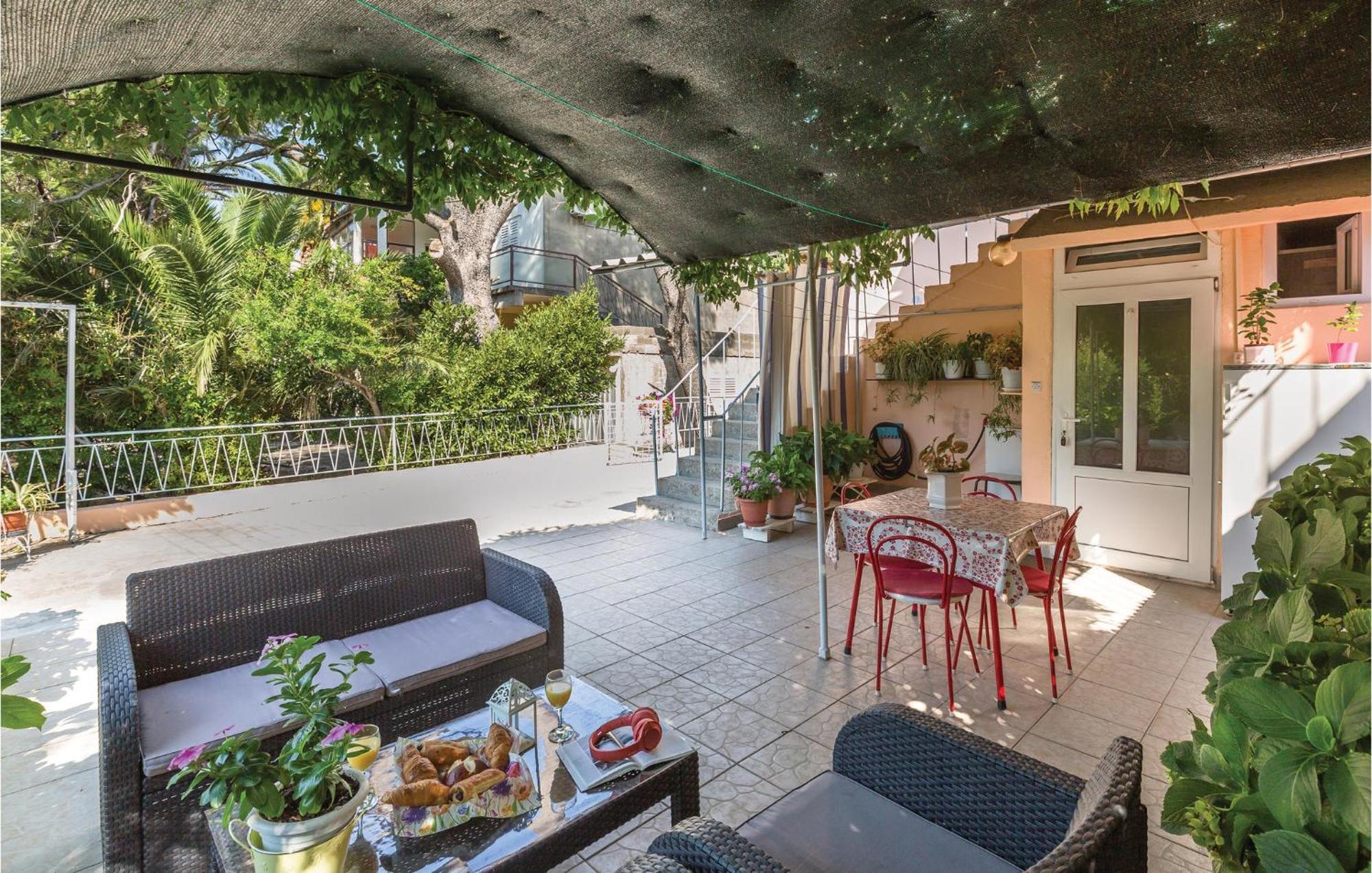 Awesome Apartment In Makarska With Kitchen Exterior photo