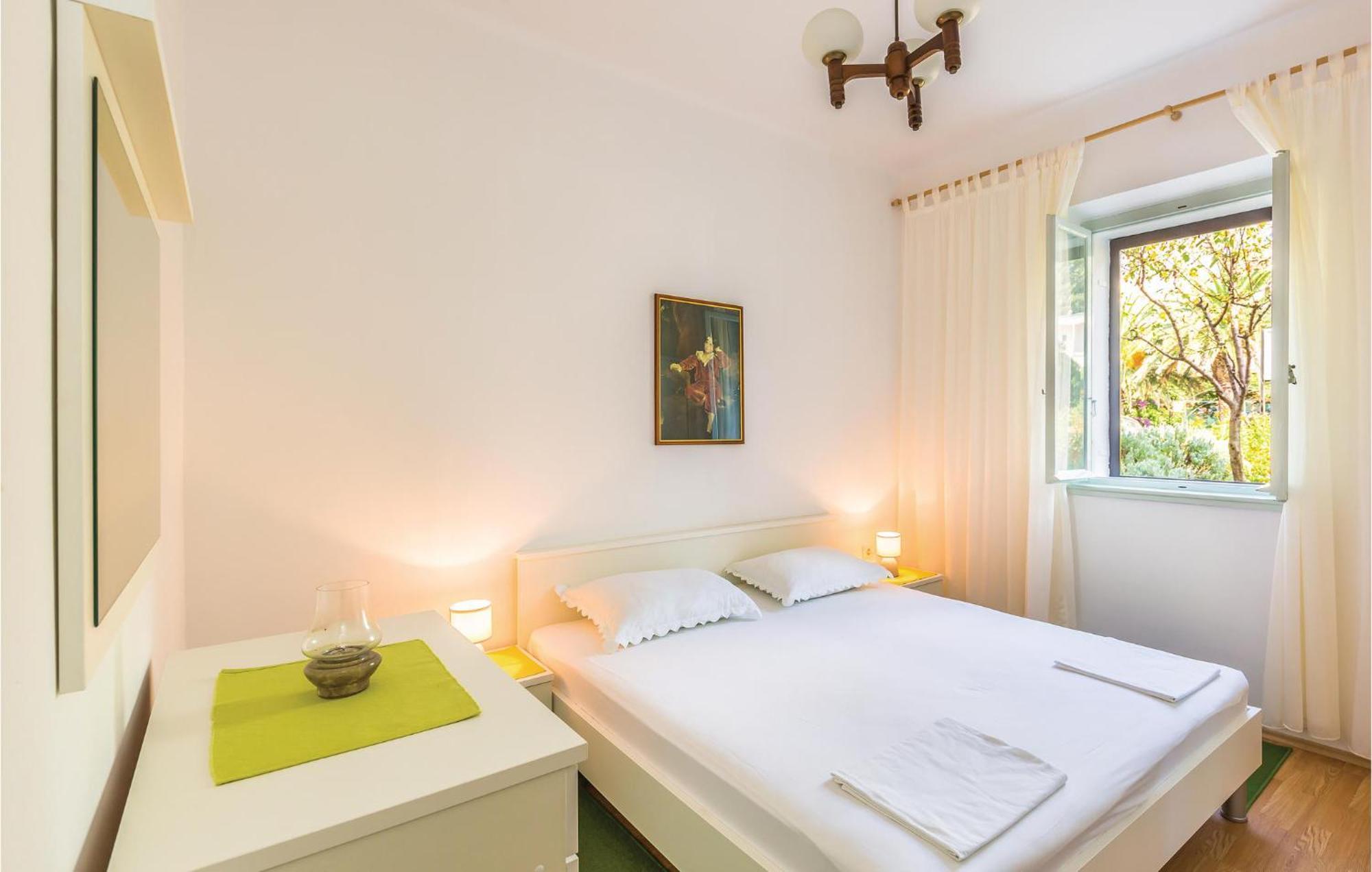 Awesome Apartment In Makarska With Kitchen Exterior photo