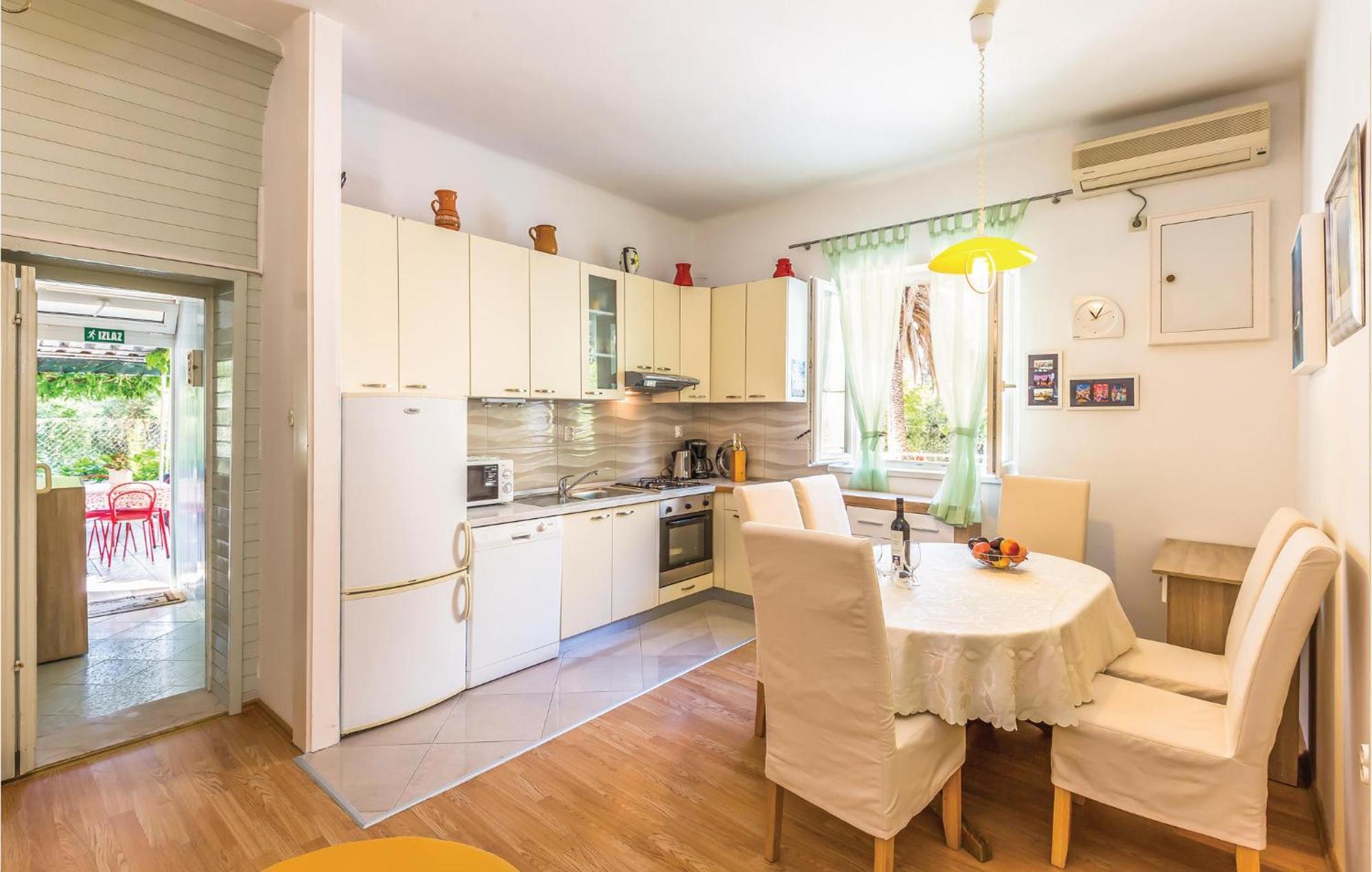 Awesome Apartment In Makarska With Kitchen Exterior photo